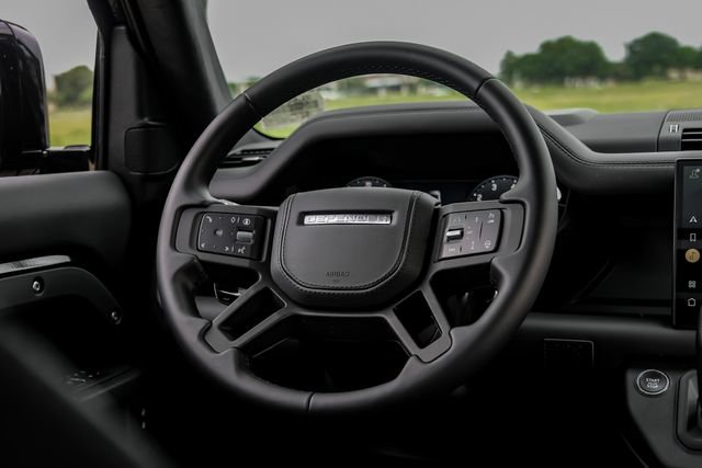 Used 2025 Land Rover Defender 130 V8 AWD/4WD image 20