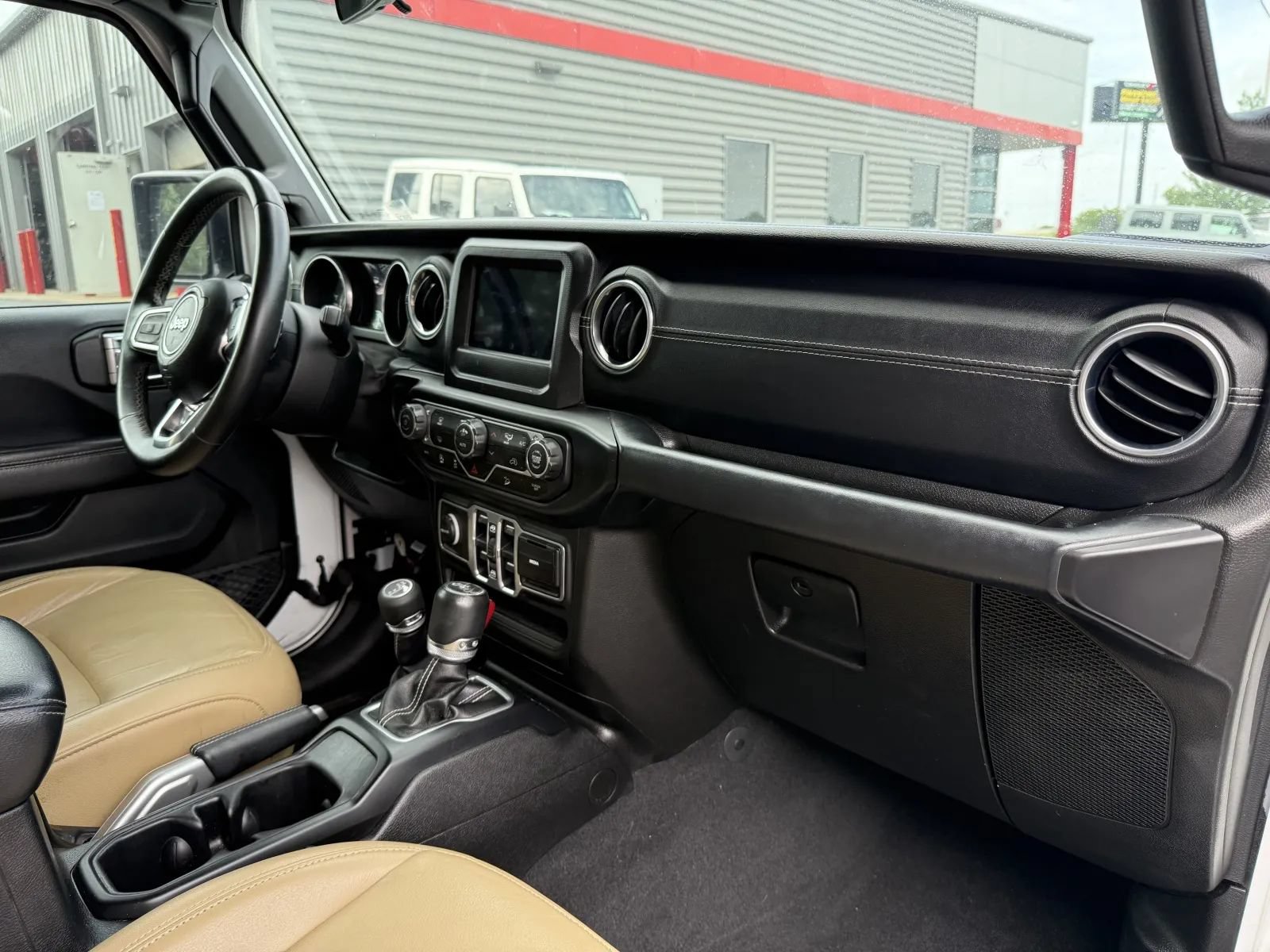 Used 2018 Jeep Wrangler Unlimited Sahara w/ LED Lighting Group AWD/4WD image 10