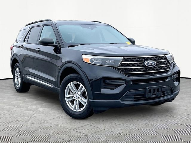 Used 2023 Ford Explorer XLT image 1