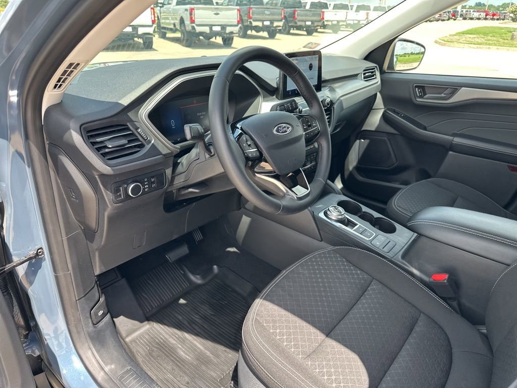 Used 2024 Ford Escape Active w/ Cold Weather Package FWD image 9