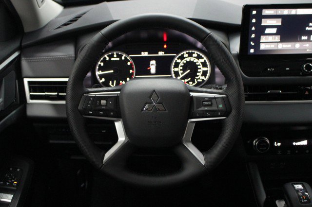 New 2026 Mitsubishi Outlander SE image 21