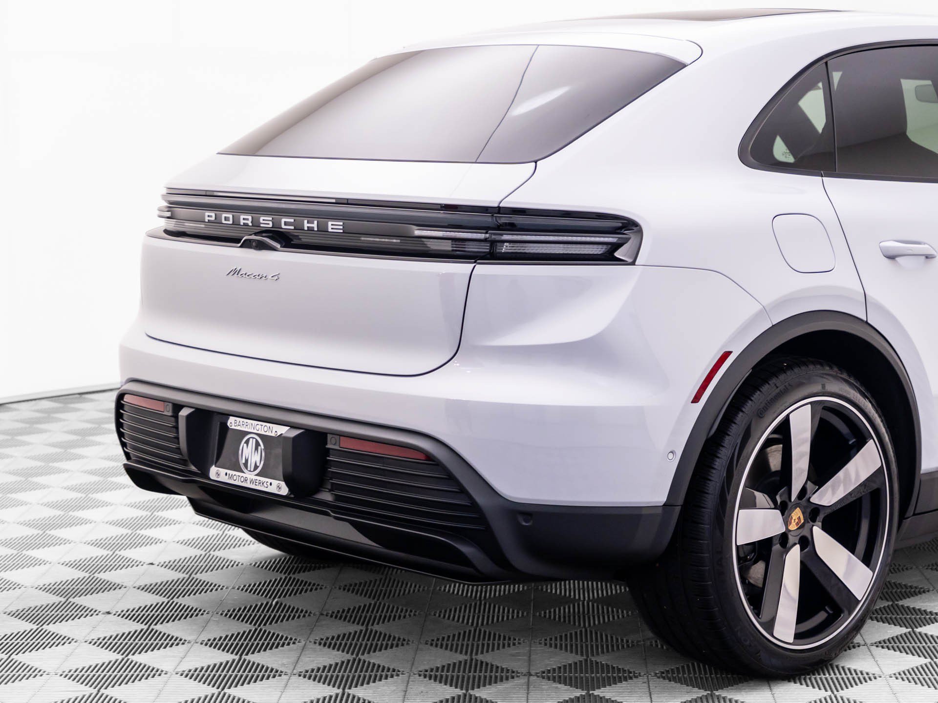 New 2026 Porsche Macan 4 Electric AWD/4WD image 33