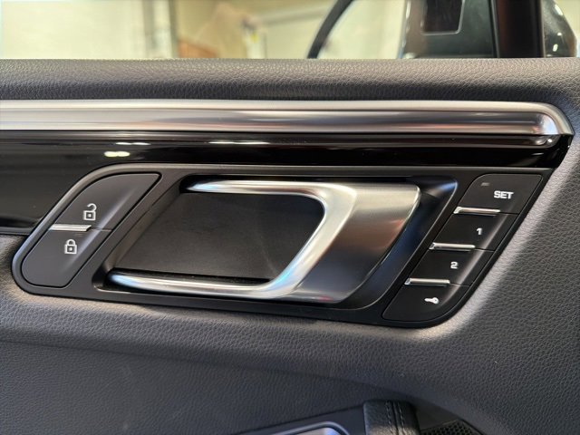 Used 2020 Porsche Macan image 12