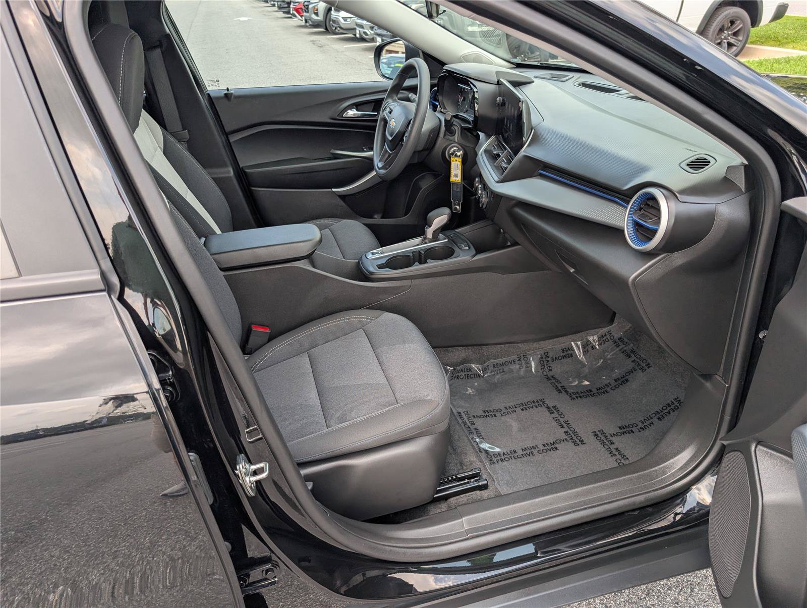 Used 2025 Chevrolet Trax LS FWD image 10