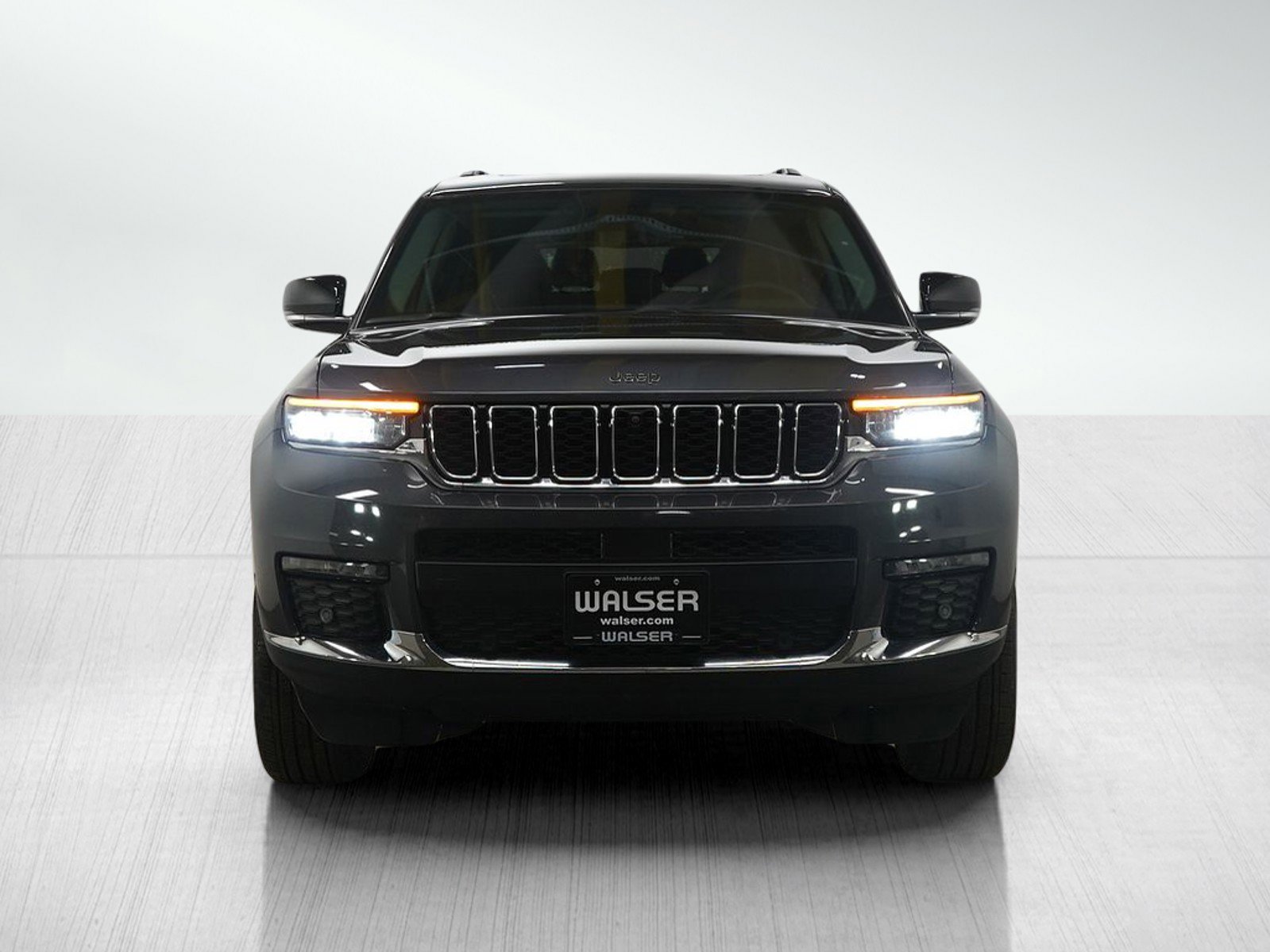 Used 2023 Jeep Grand Cherokee L Limited w/ Luxury Tech Group II image 8