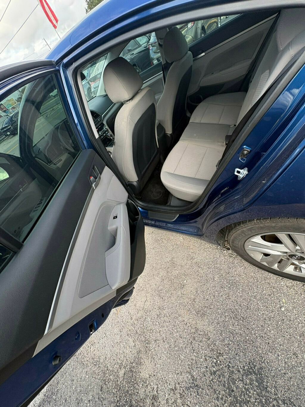 Used 2020 Hyundai Elantra SEL image 11