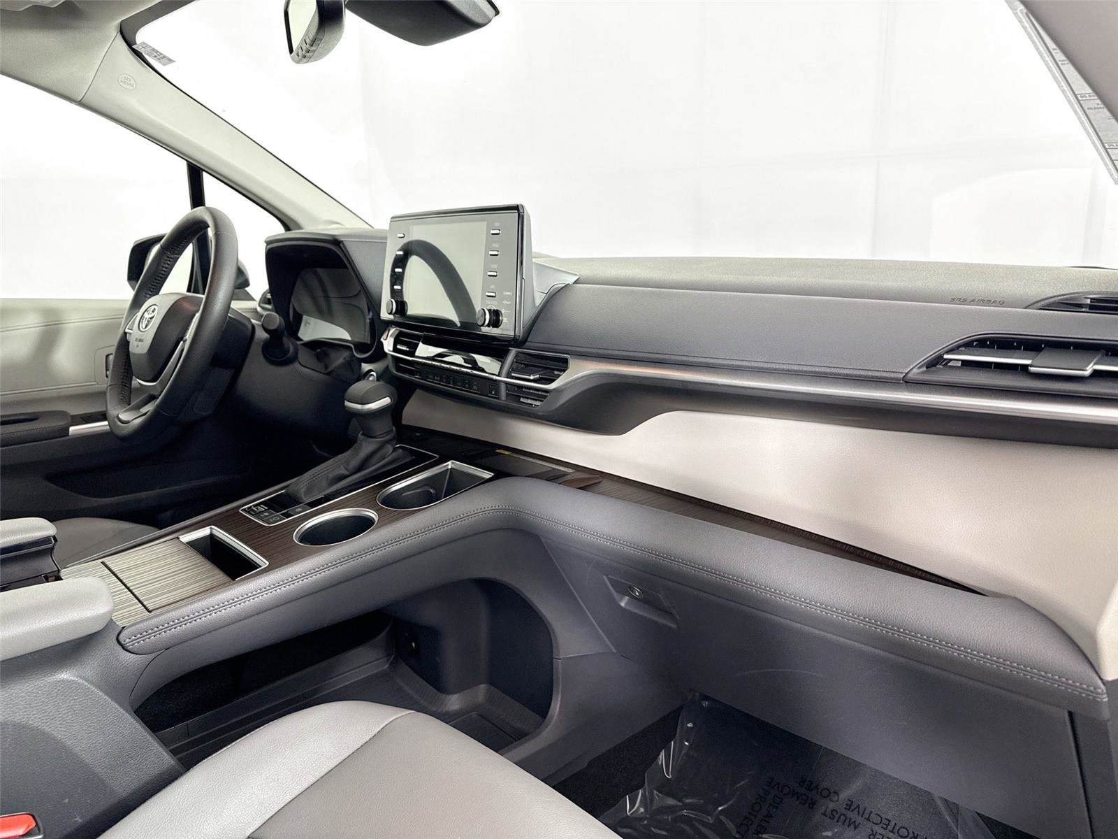 Certified 2023 Toyota Sienna XLE image 46