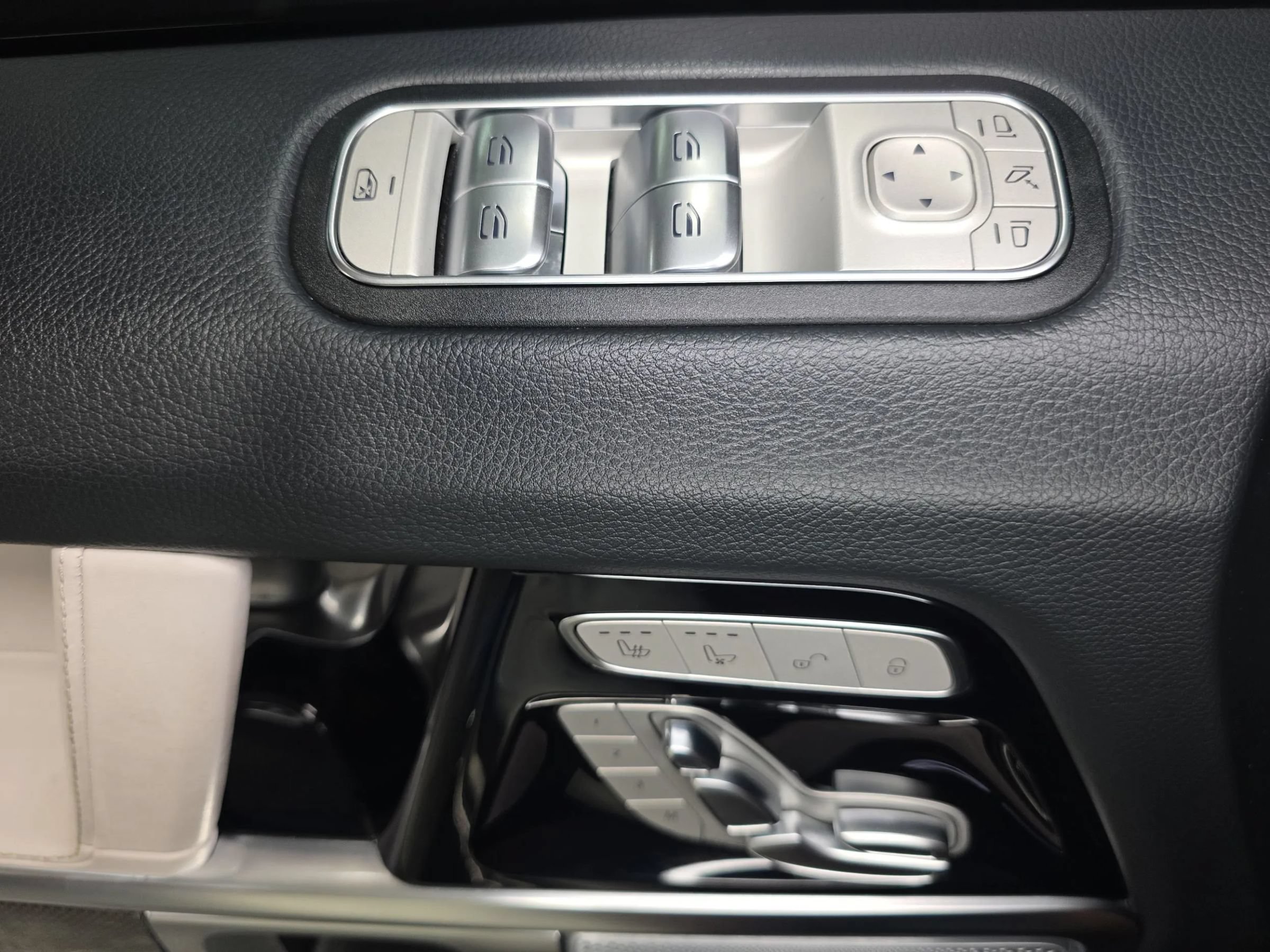 Used 2021 Mercedes-Benz G 63 AMG 4MATIC w/ G Manufaktur Interior Package image 38