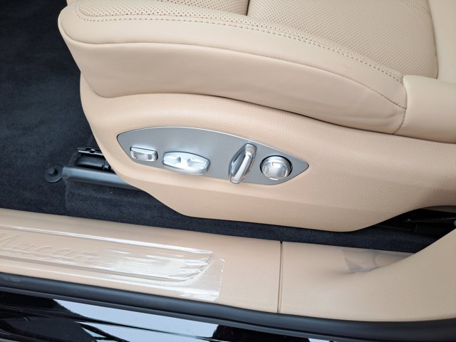 Used 2026 Porsche Macan AWD/4WD image 23