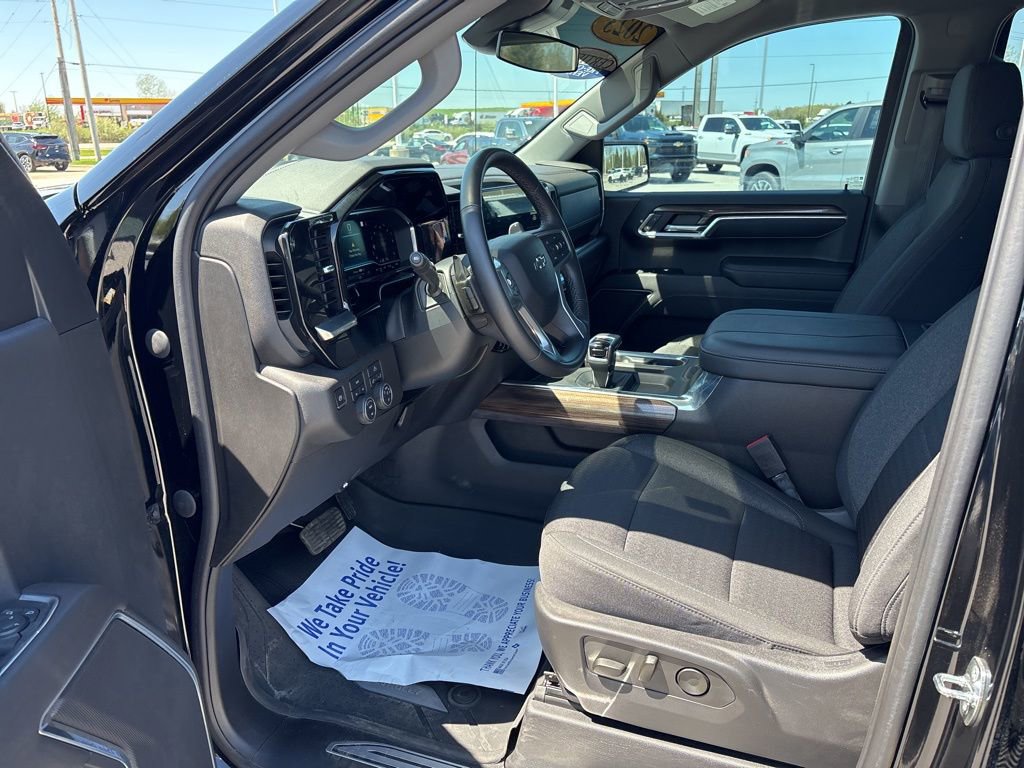 Certified 2023 Chevrolet Silverado 1500 RST AWD/4WD image 16