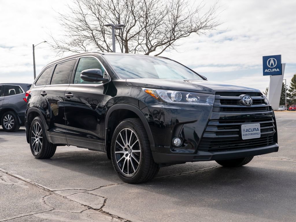 Used 2017 Toyota Highlander SE image 3