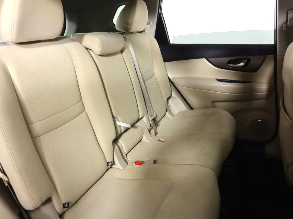 Used 2016 Nissan Rogue S w/ Appearance Package image 33