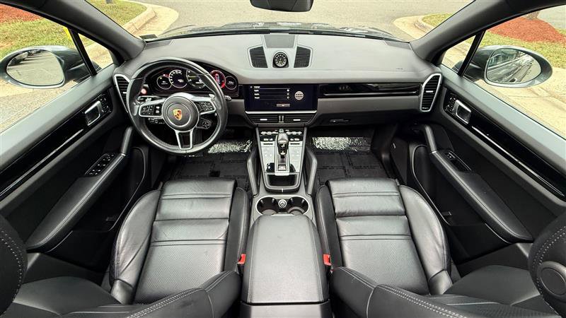 Used 2023 Porsche Cayenne w/ Premium Package image 18