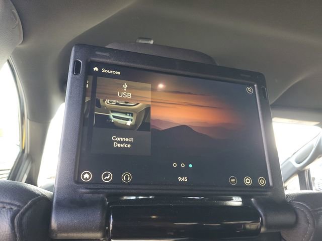 Used 2019 Chrysler Pacifica Touring-L Plus w/ S Appearance Package FWD image 11