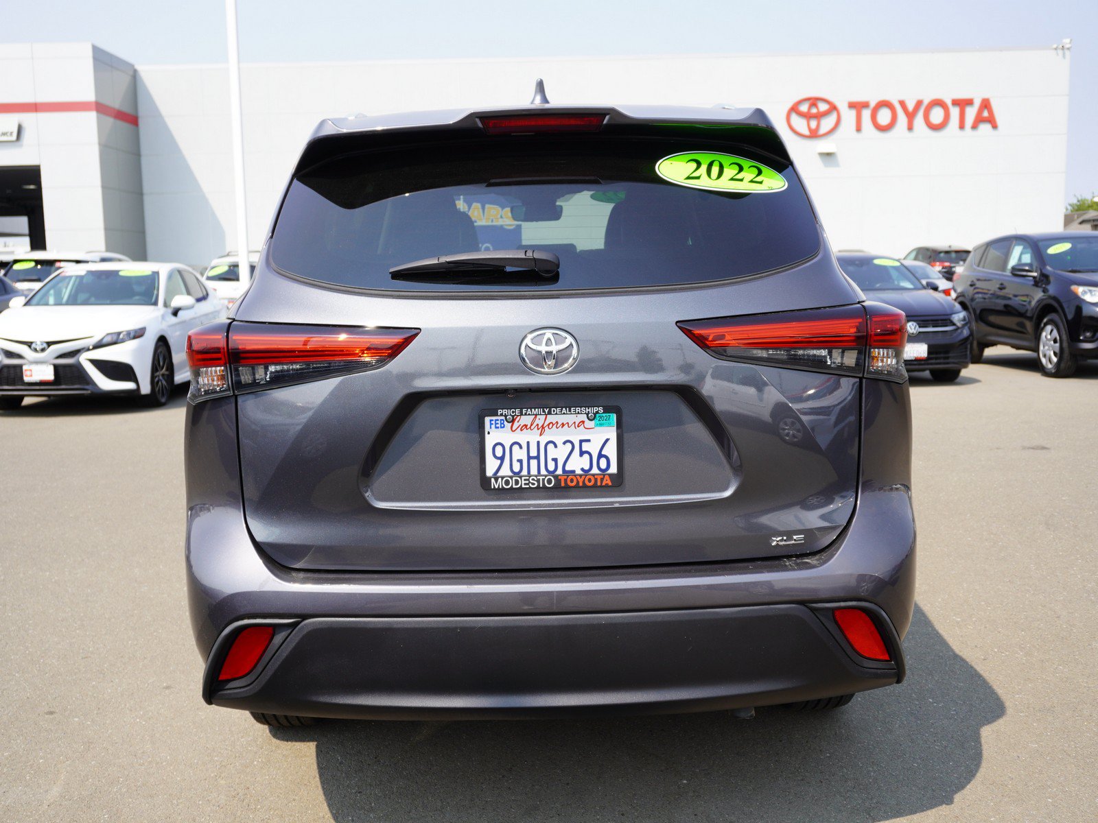 Used 2022 Toyota Highlander XLE FWD image 9