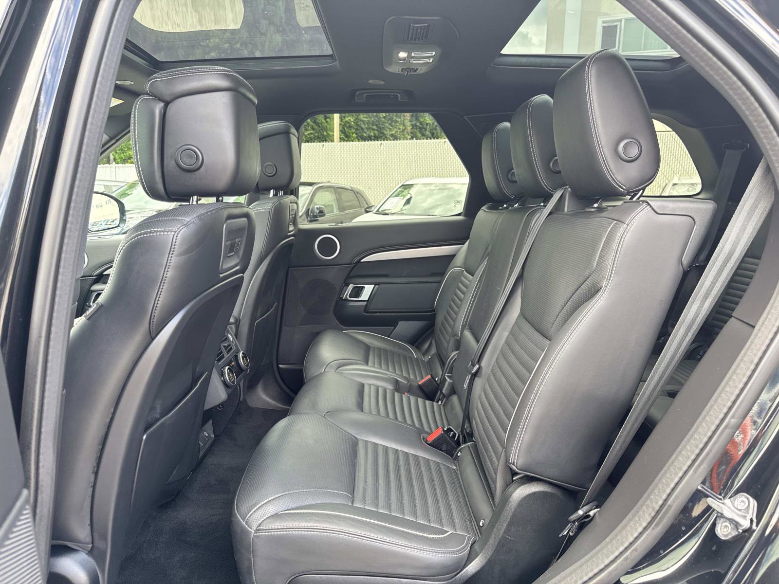 Used 2023 Land Rover Discovery HSE R-Dynamic AWD/4WD image 14