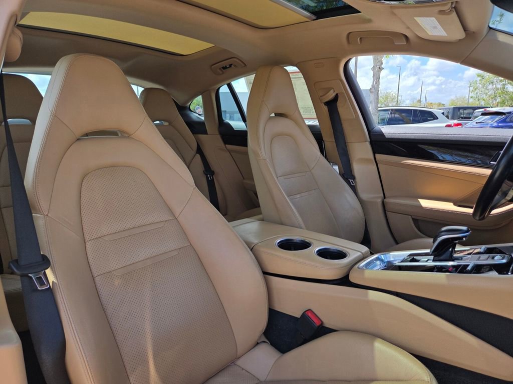 Used 2018 Porsche Panamera image 31