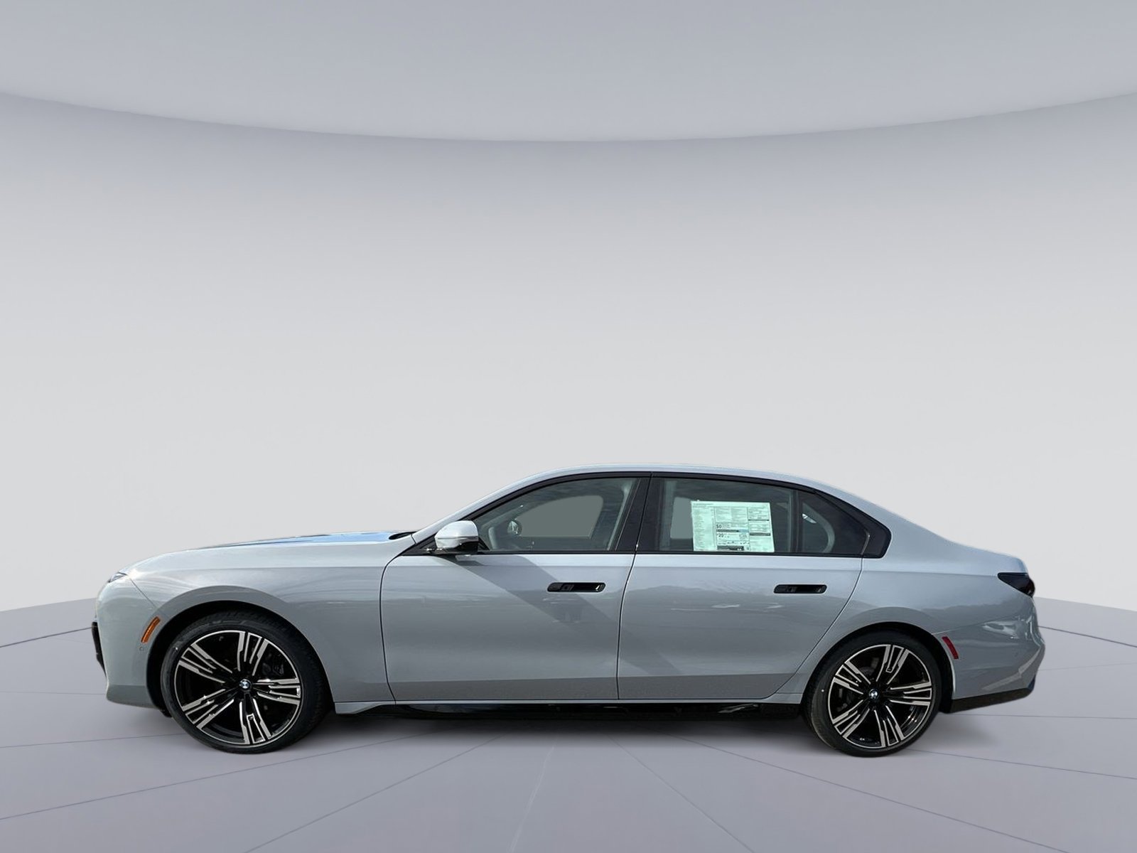 New 2026 BMW 760i xDrive w/ Executive Package image 2