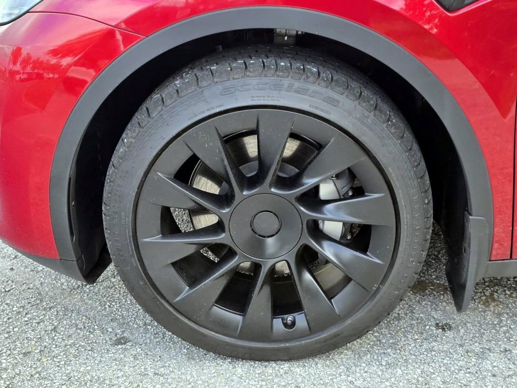 Used 2025 Tesla Model Y Long Range image 11