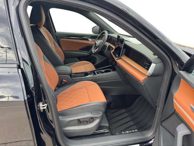 New 2026 Volkswagen Tiguan SEL R-Line AWD/4WD image 14