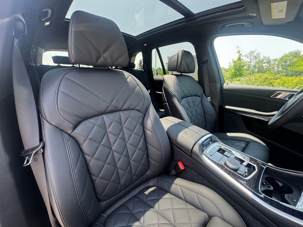 Used 2026 BMW X5 xDrive40i w/ M Sport Package image 24