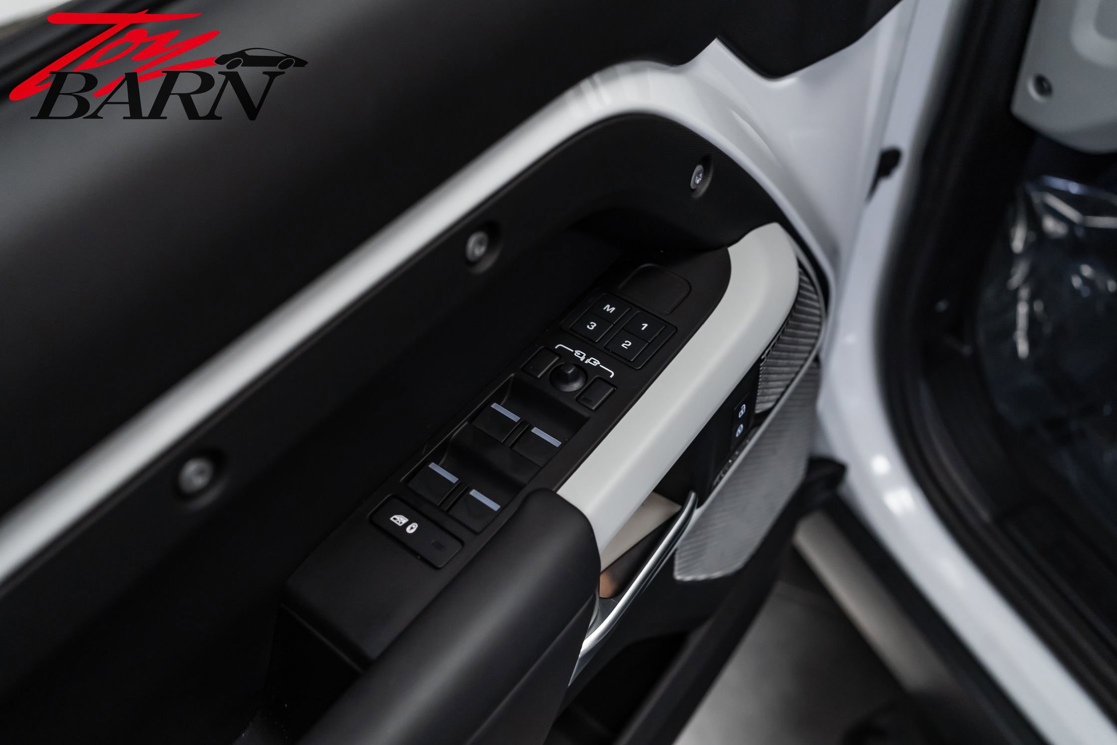 Used 2023 Land Rover Defender 130 SE image 21