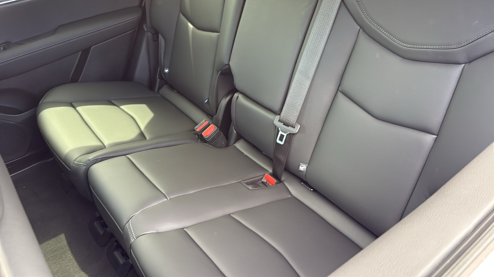 New 2026 Cadillac XT5 Luxury w/ LPO, Floor Liner Package AWD/4WD image 31