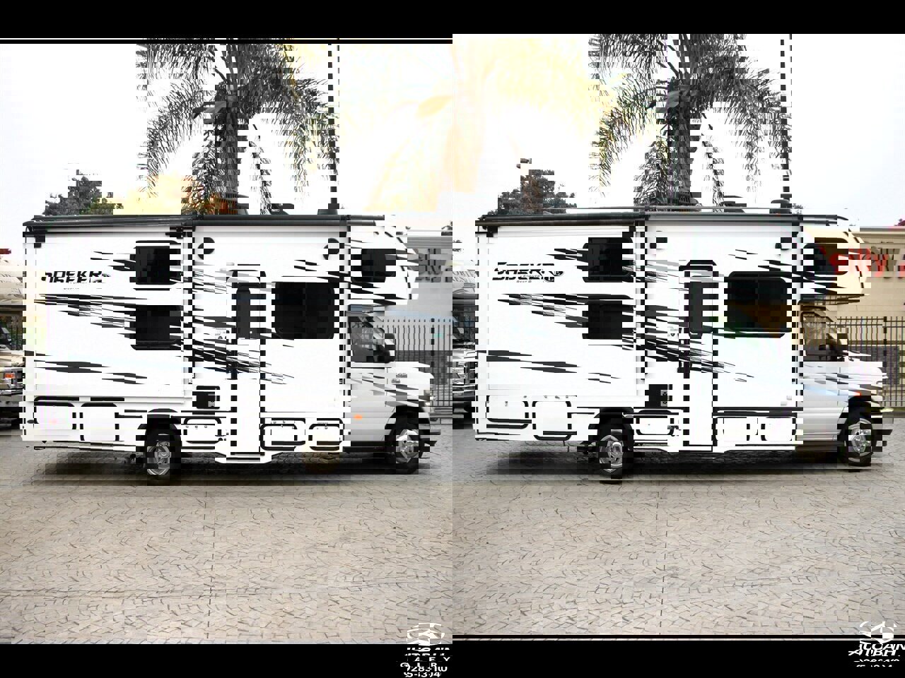 Used 2022 Ford E-450 and Econoline 450 Super Duty w/ Motorhome Prep Package image 8