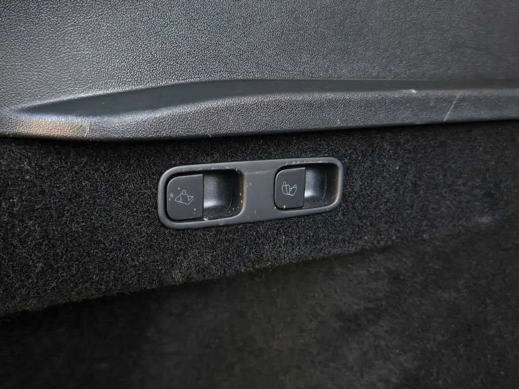 Used 2025 Tesla Model Y Long Range image 22