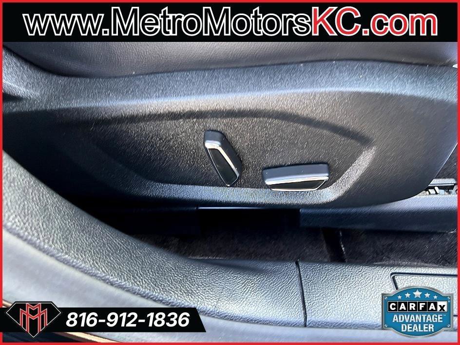Used 2018 Ford Fusion SE w/ Fusion SE Technology Package image 40