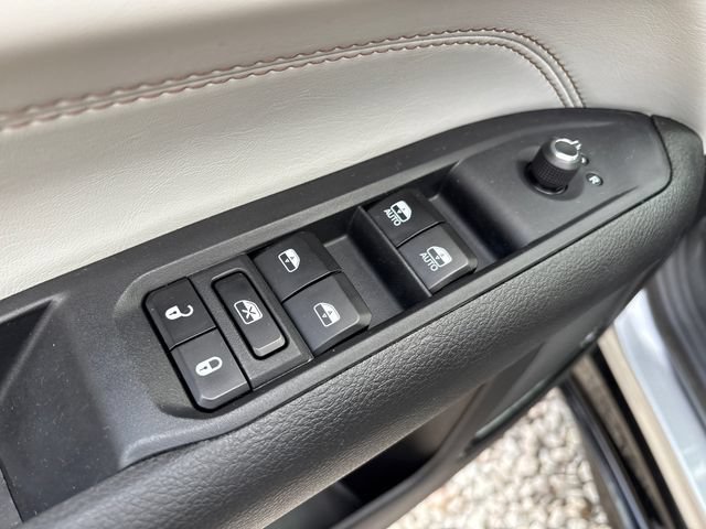 Used 2022 Jeep Compass Limited w/ Elite Group AWD/4WD image 17