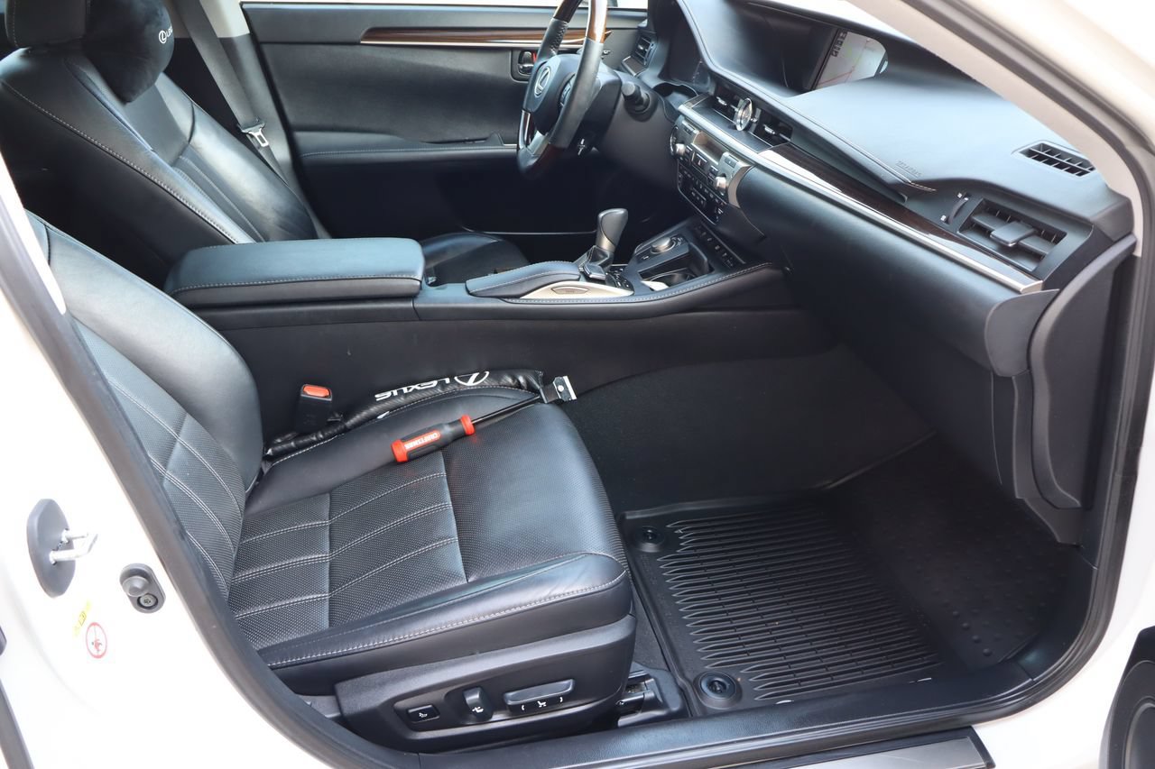 Used 2017 Lexus ES 350 w/ Luxury Package FWD image 17
