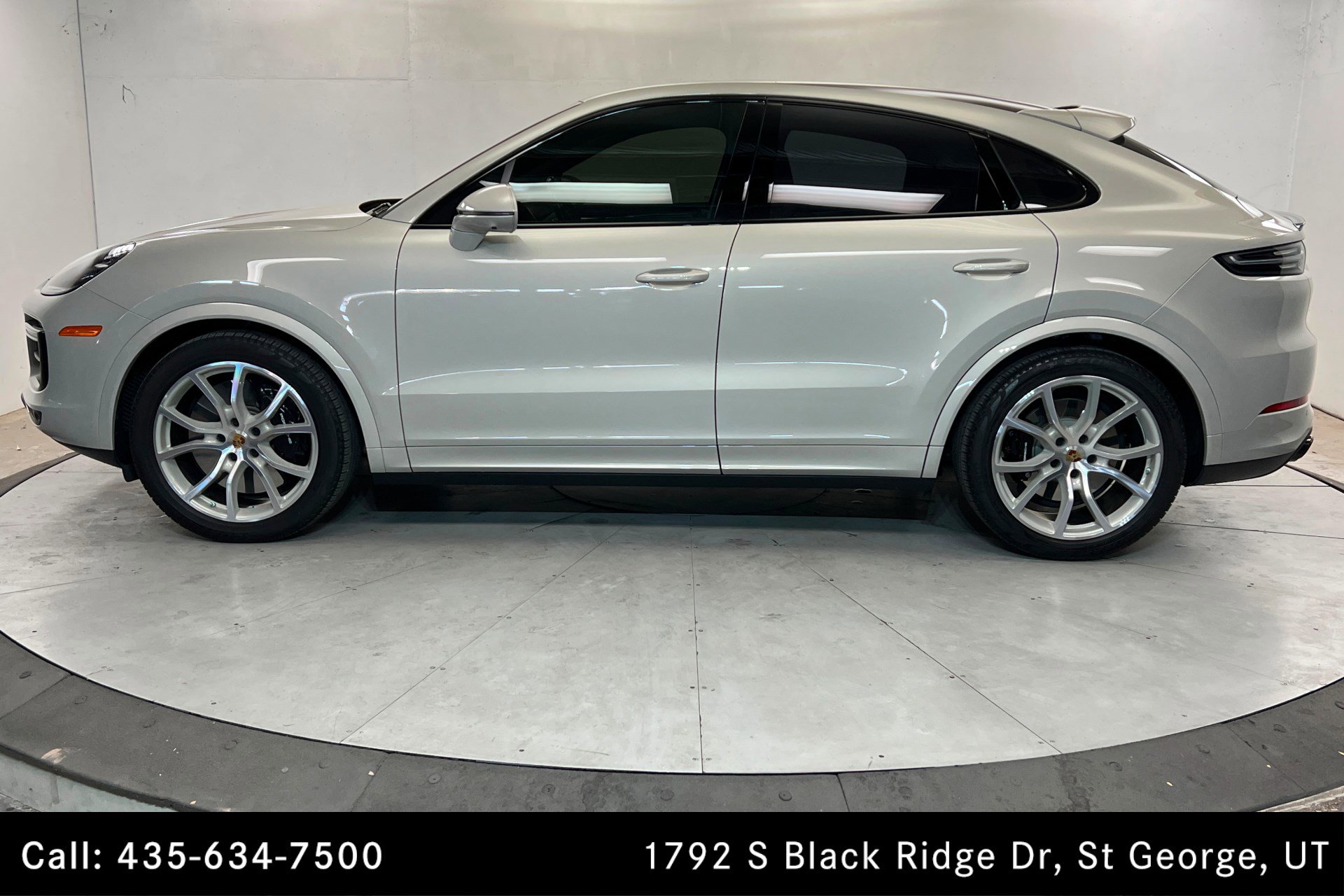 Used 2022 Porsche Cayenne Turbo AWD/4WD image 2