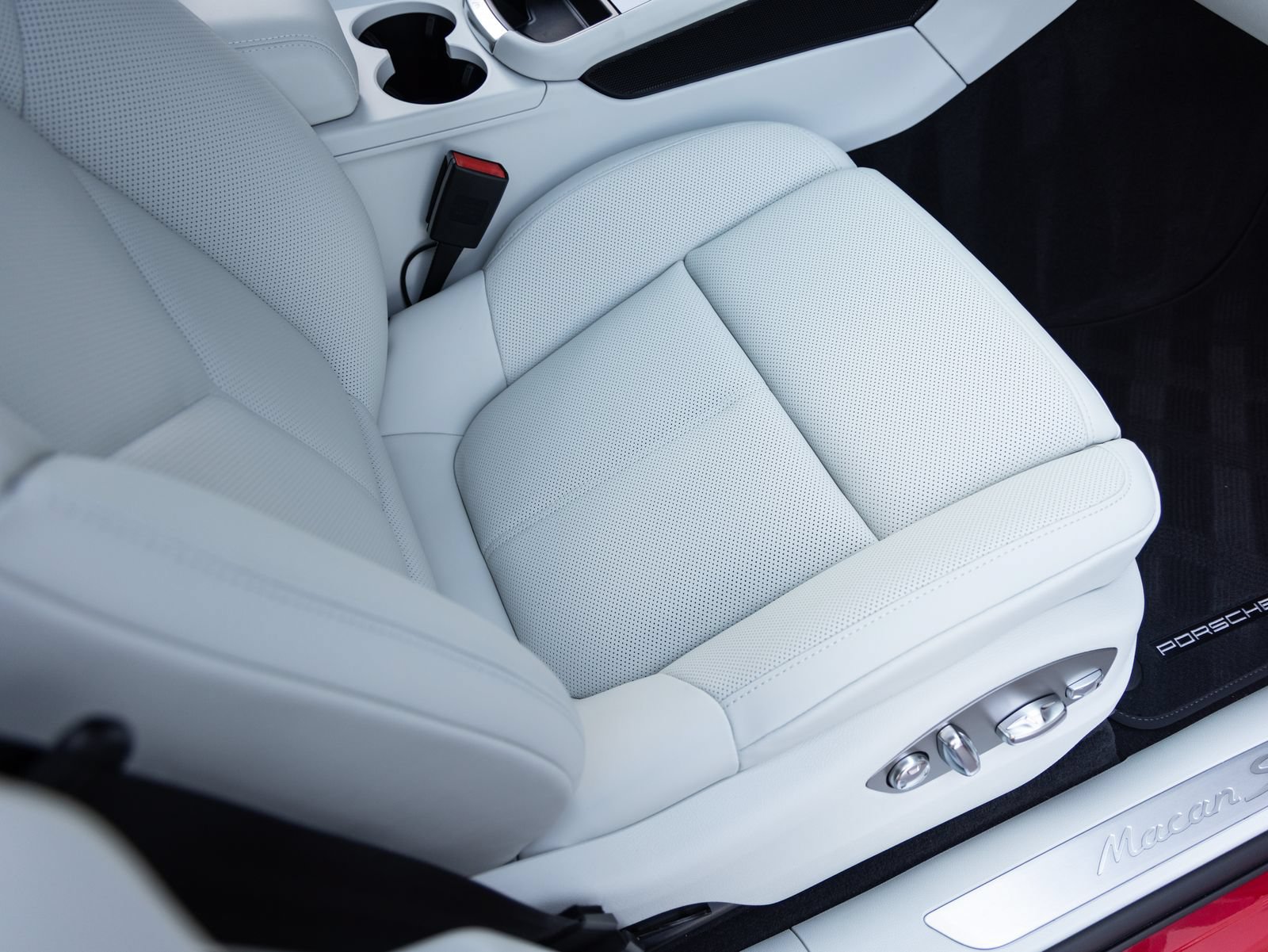 New 2026 Porsche Macan S AWD/4WD image 35