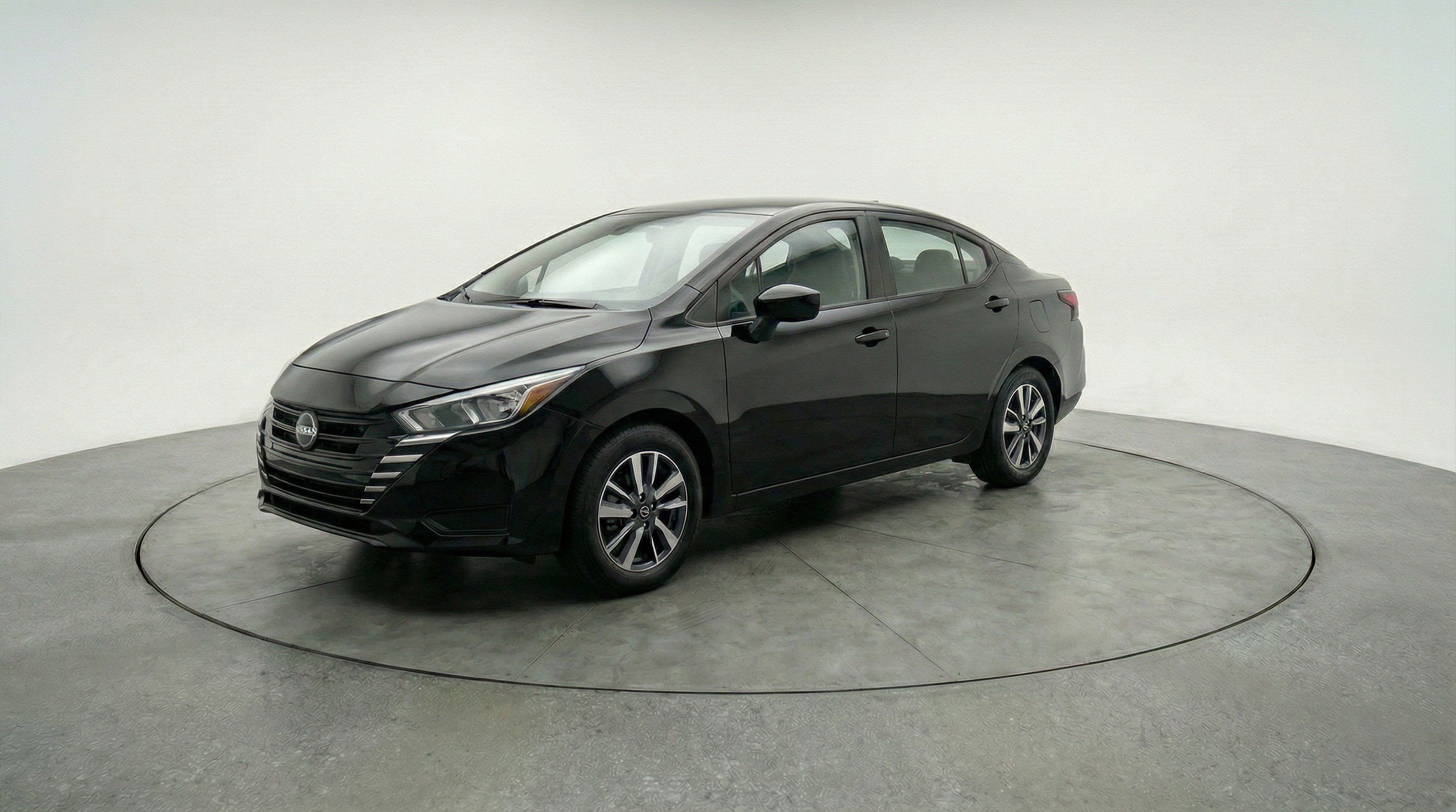 Used 2025 Nissan Versa SV image 3