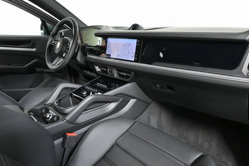Certified 2025 Porsche Cayenne Coupe image 20
