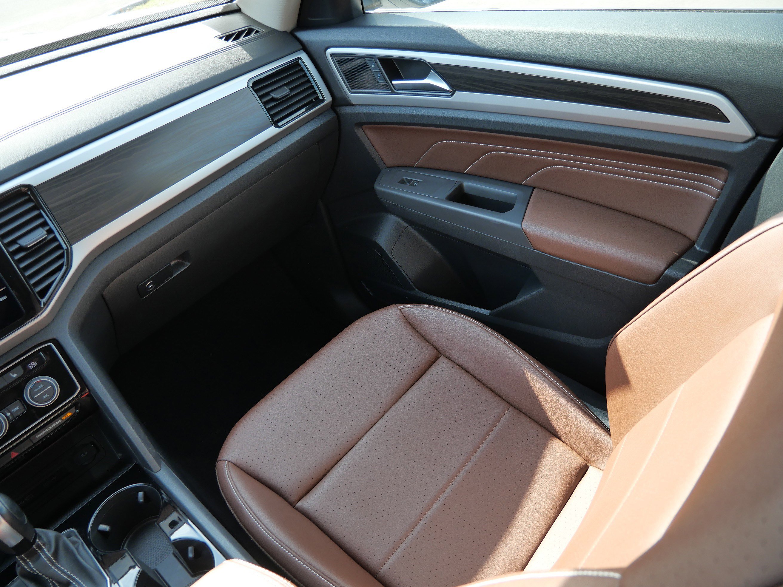 Certified 2023 Volkswagen Atlas SE w/ Black Wheel Package image 11