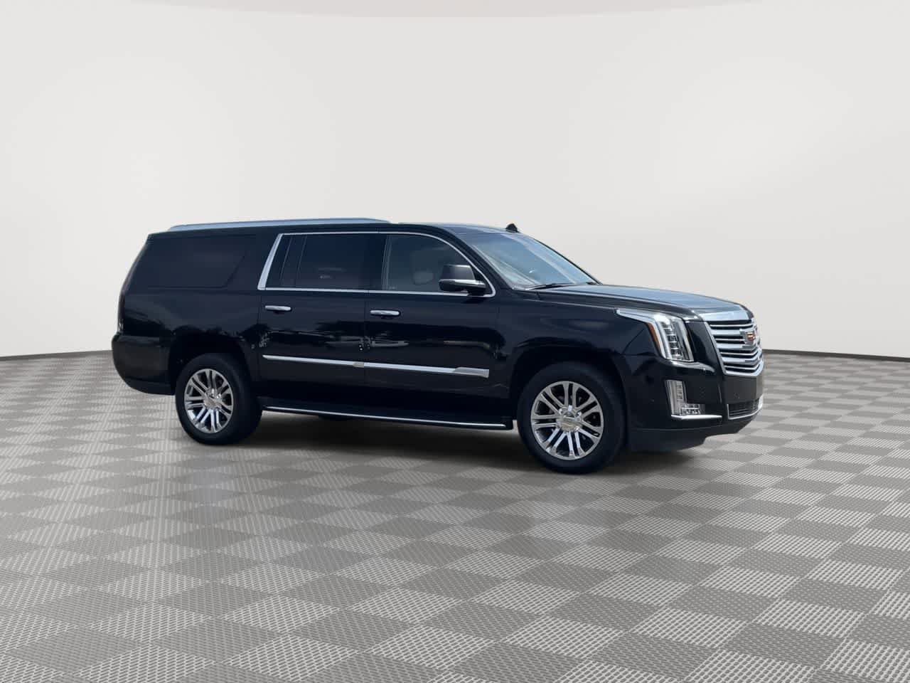 Used 2018 Cadillac Escalade ESV 4WD image 2