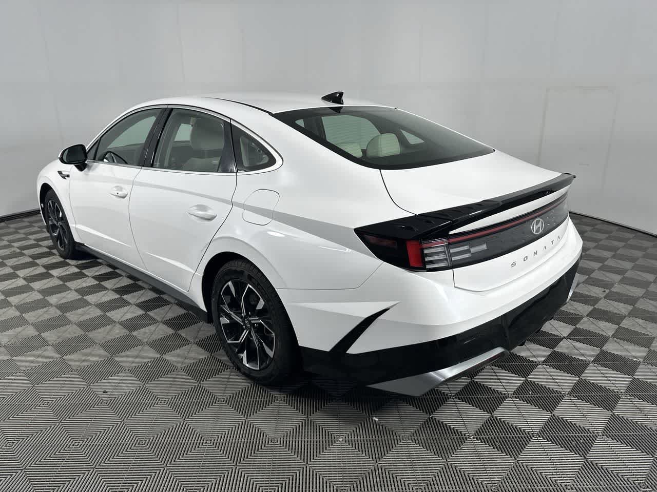 Used 2025 Hyundai Sonata SEL FWD image 6