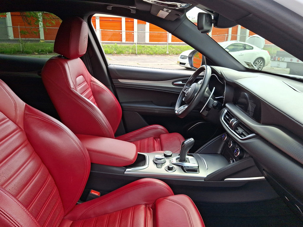 Used 2022 Alfa Romeo Stelvio Veloce AWD/4WD image 12