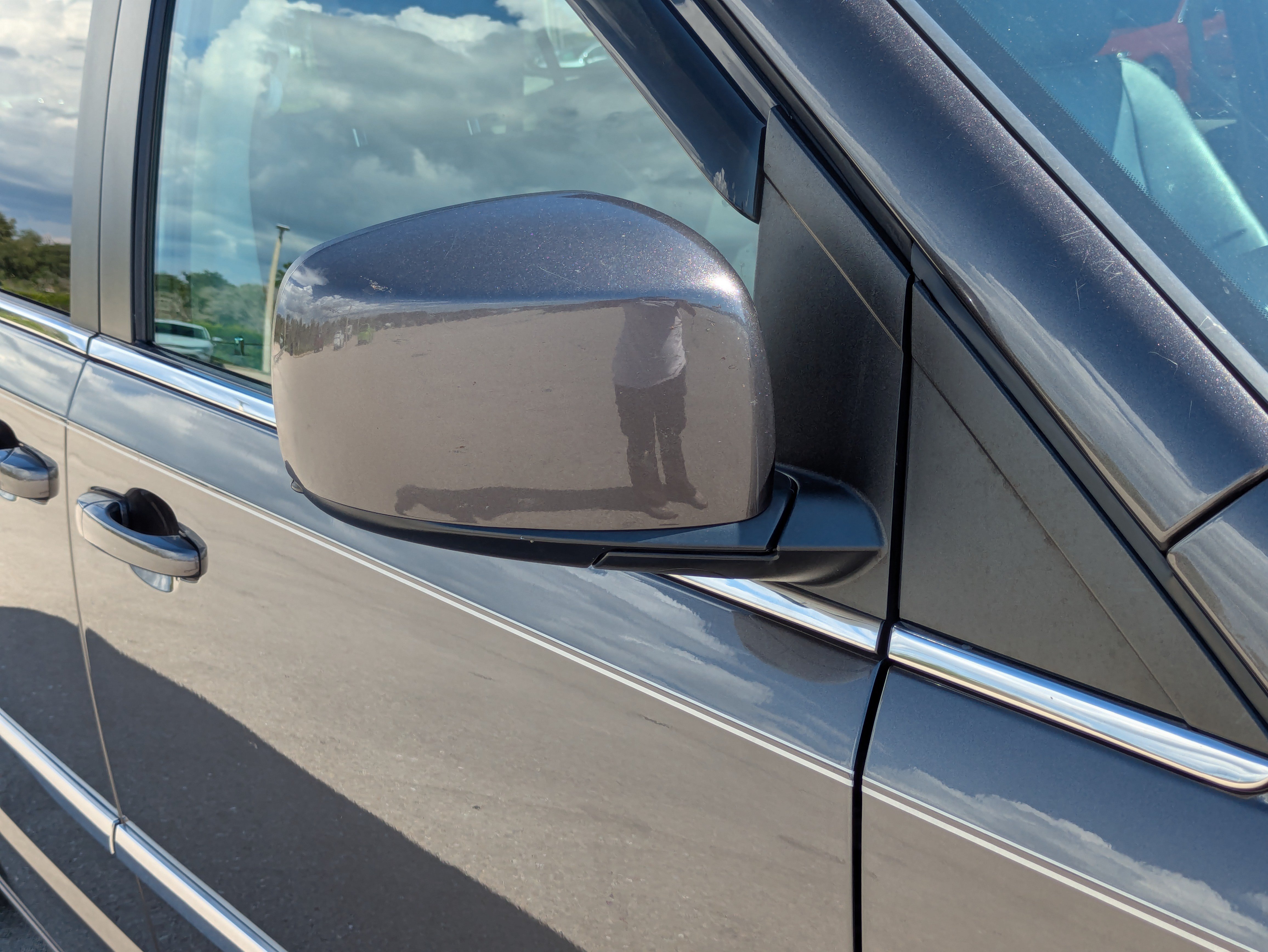 Used 2016 Chrysler Town & Country Touring FWD image 12