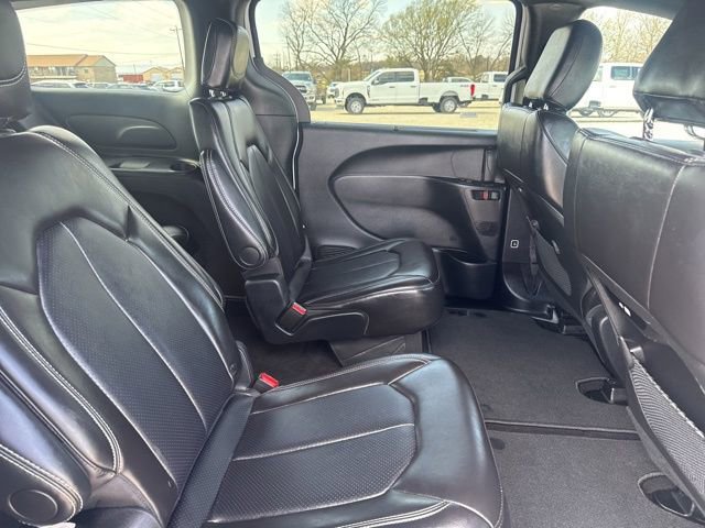 Used 2025 Chrysler Pacifica Select image 17