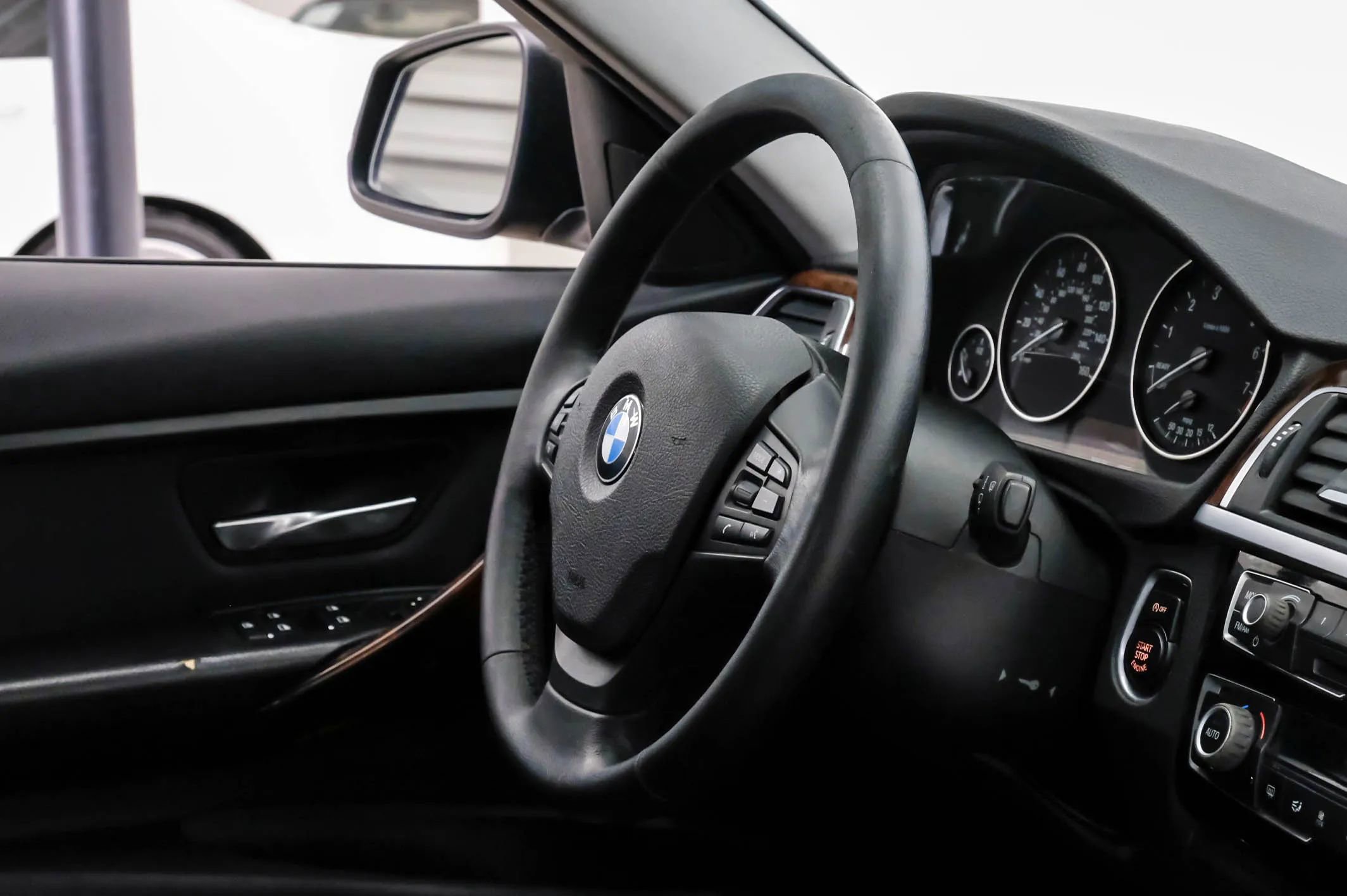 Used 2016 BMW 320i xDrive Sedan AWD/4WD image 14