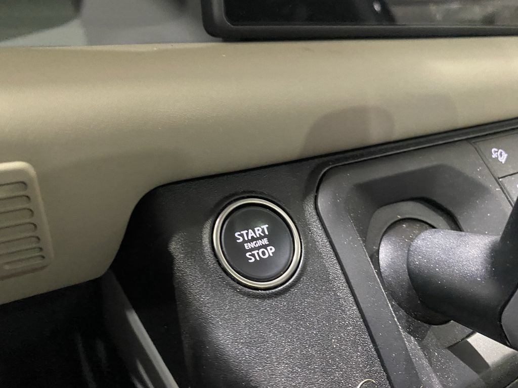 Used 2024 Land Rover Defender 110 X-Dynamic SE AWD/4WD image 13
