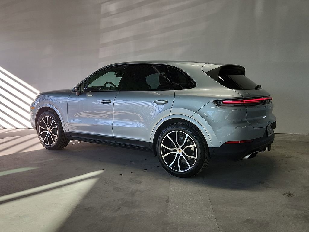 Used 2025 Porsche Cayenne image 3