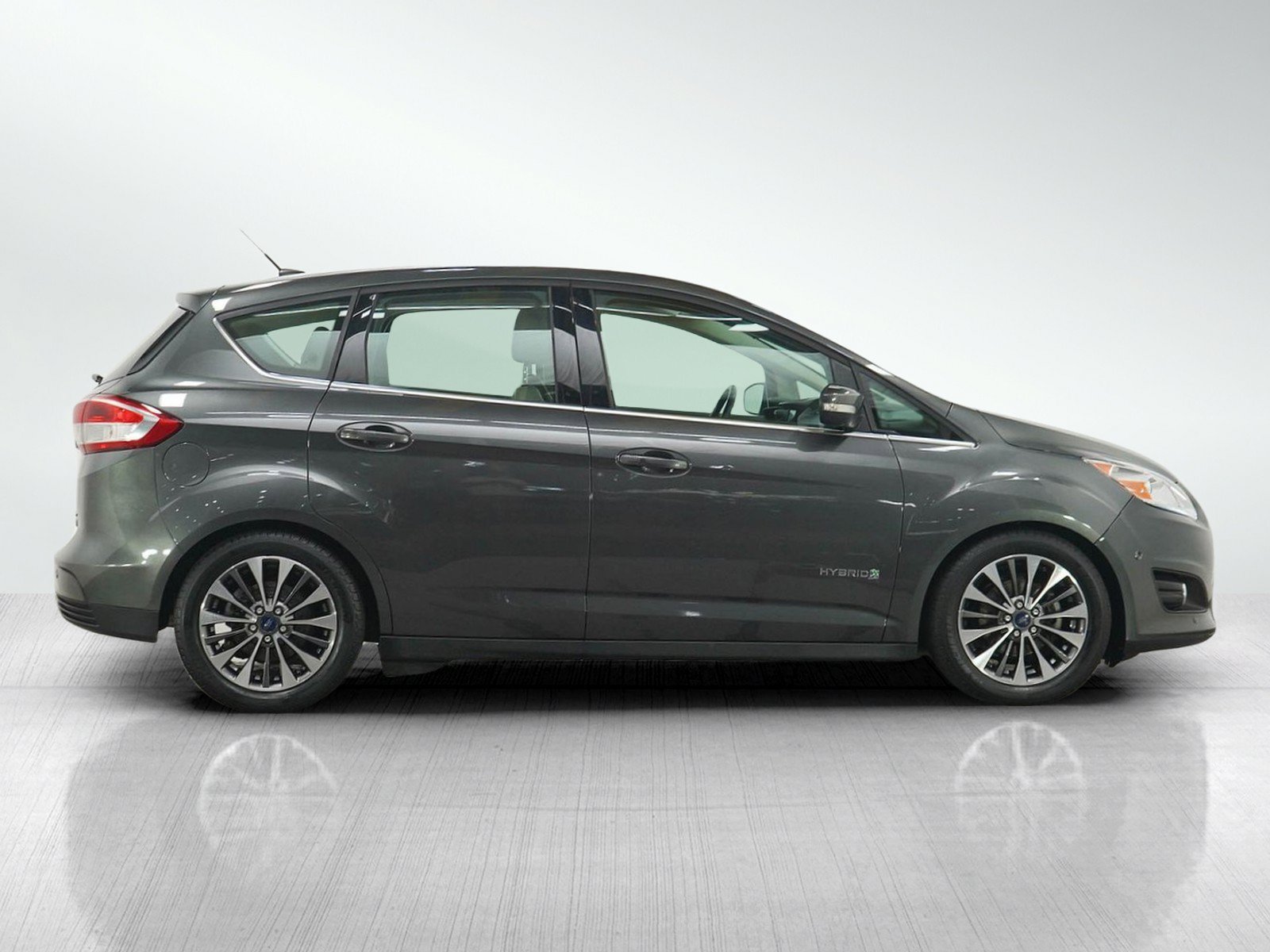 Used 2017 Ford C-MAX Titanium w/ Equipment Group 301A FWD image 6