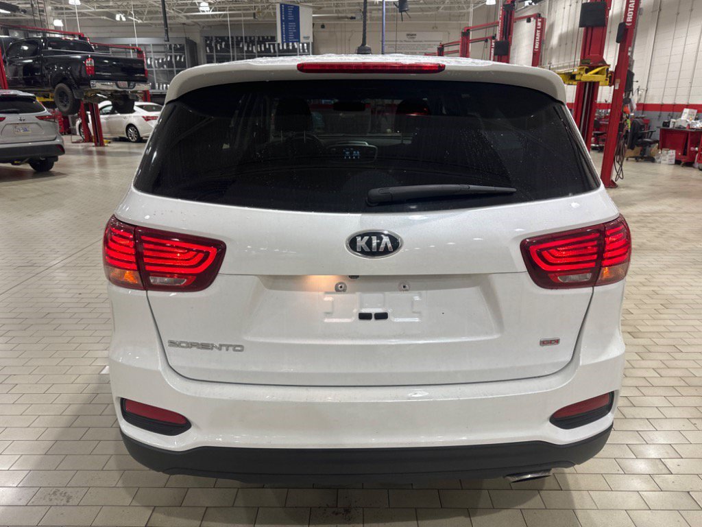 Used 2020 Kia Sorento LX FWD image 9