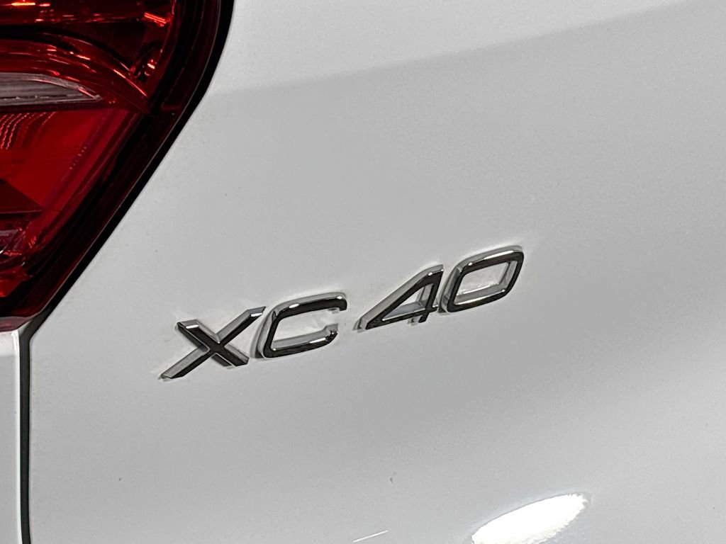 Used 2019 Volvo XC40 T5 Momentum image 23