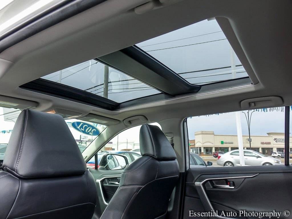 Used 2021 Toyota RAV4 Limited image 12