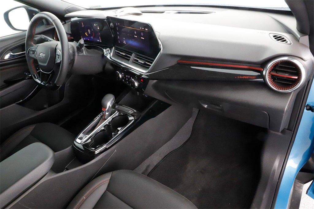 Used 2025 Chevrolet Trax RS w/ Driver Confidence Package image 28